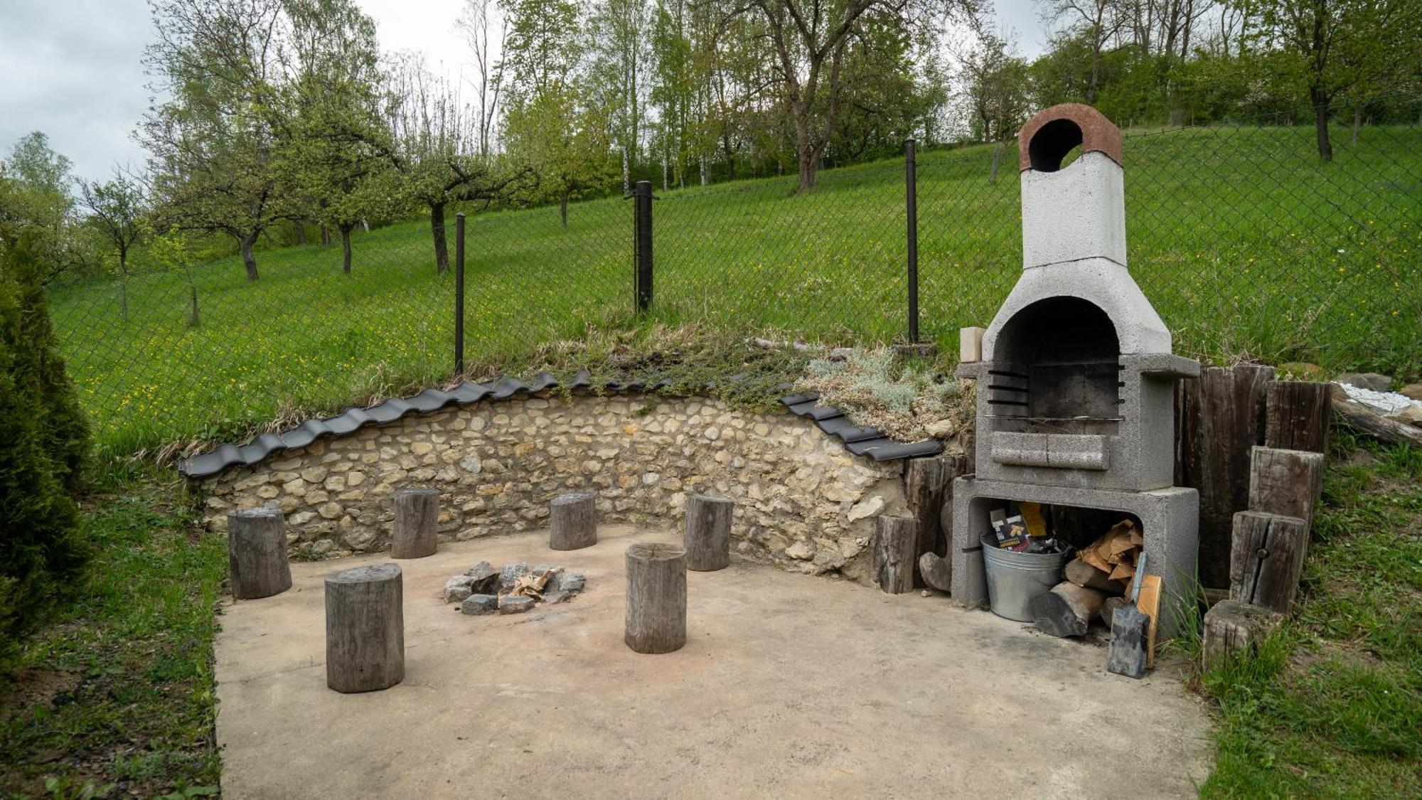 Chalupa Ema Nikol Rovensko pod Troskami Buitenkant foto