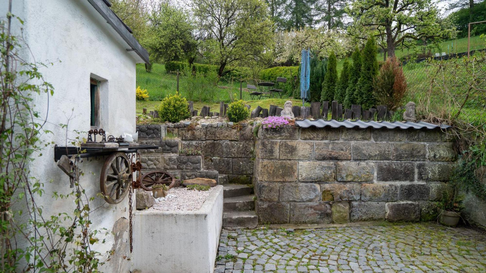 Chalupa Ema Nikol Rovensko pod Troskami Buitenkant foto